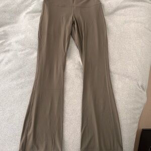 Lululemon ribbed yoga pants size 8 short